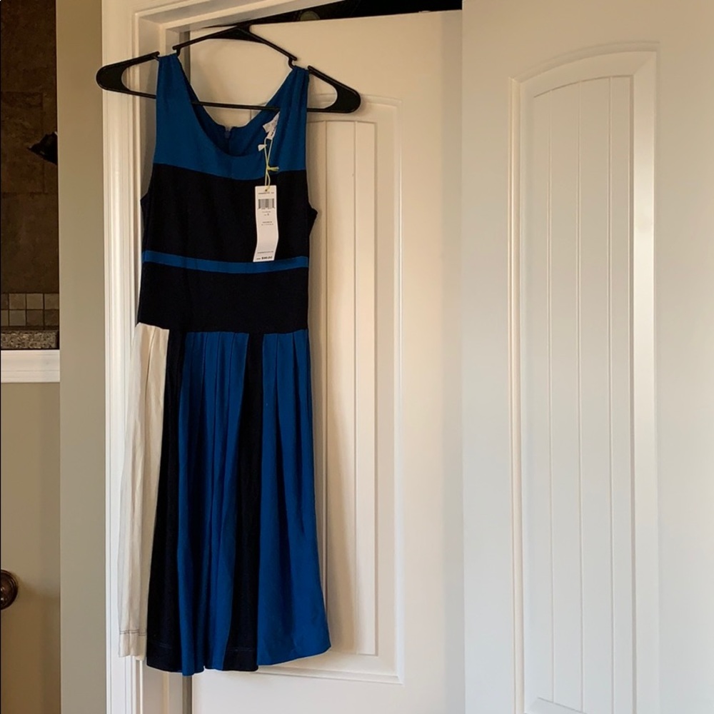 Comfortable, cool & classy BCBG Generation dress!